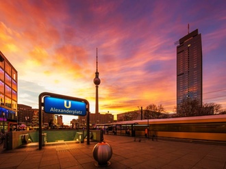 Altbauten Prenzlauer Berg Berlin Litfaßsäule Alex