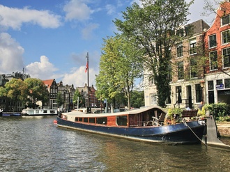 Amsterdam, Hausboot am Ufer der Amstel, Niederlande