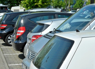 Autos auf Parkplatz