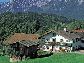 Bauernhof in Bergkulisse