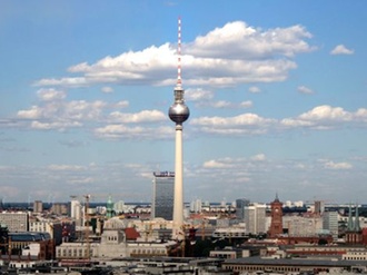 Berlin Panorama blauer Himmel Alex