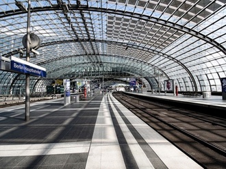 Berlin Hauptbahnhof leer