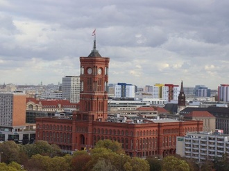 Berlin Rathaus Turm Fahne