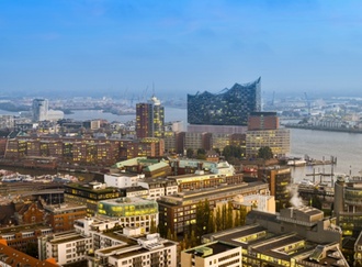 28 Oct 2014, Hamburg, Germany --- Germany, Hamburg, Cityscape with Elbe Philharmonic Hall --- Image