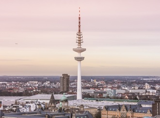 Blick über Hamburg bei abendlicher Stimmung