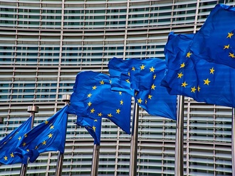 Brüssel EU-Kommission Europa-Flaggen