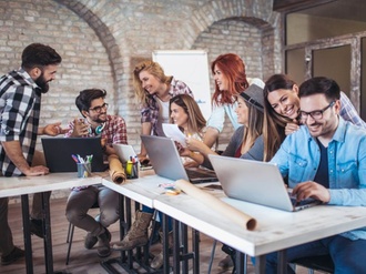 Büro modern junge Leute Arbeitsplatz