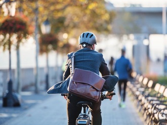 Businessmann Stadt Fahrrad Rad ökologisch Nachhaltigkeit