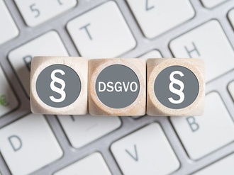 DSGVO Paragrafen Würfel Tastatur