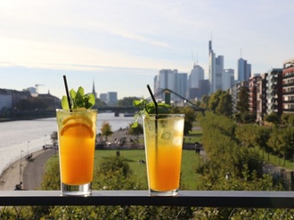 Frankfurt Luxus Blick auf die Stadt Drink