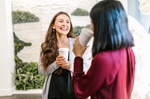 Frauen beim Kaffee