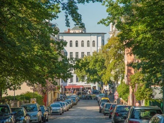 Berlin Wohnstraße mit Gewerbe