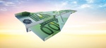 Geldschein Papierflieger Sonne Himmel 100 Euro