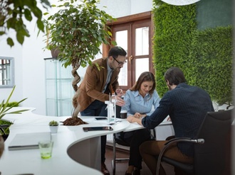 Büro Frau Männer Business Besprechung gute Laune