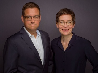 Die Geschäftsführung der Haufe Group: Harald Wagner (CFO) und Birte Hackenjos (CEO). 