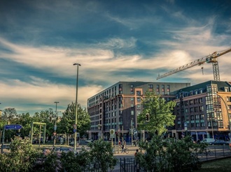 Häuser und Baustelle in Berlin