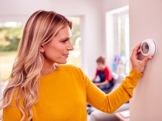 Heizen Heizsaison Smart Home Frau Familie