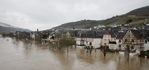 Hochwasser: Steuerliche, umsatzsteuerliche Maßnahmen & mehr