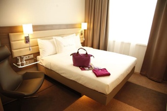 Innenansicht_Moxy-Hotelzimmer_Ikea-Hotel_Marriott