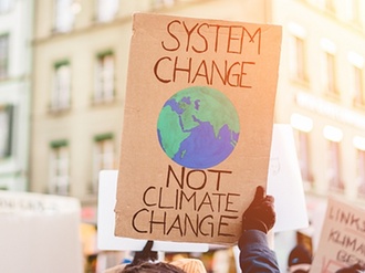 Klimademo_Schild System Change - not Climate Change