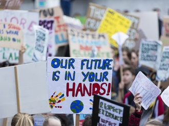 Klimaschutz Klimawandel Demo junge Menschen