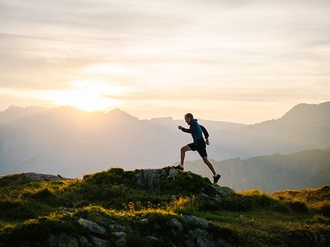 Läufer Berge Jogging Sonne Sport