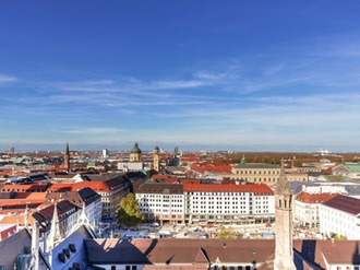 München Stadtansicht Himmel Frauenkirche Sommer