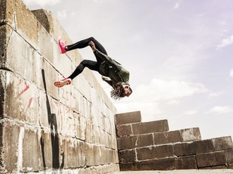 Parkour-Sport Hindernis Mann Risiko Mut