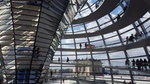 Parlament Reichstag Glaskuppel Menschen