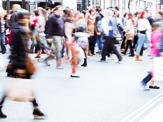 Passanten Fußgängerzone verschwommen Shopping