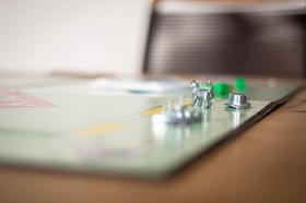 Monopoly Spielbrett Brettspiel Schreibtisch Bürostuhl