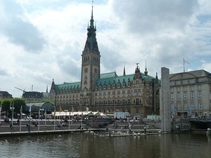 Hamburg: Unklarheit über Finanzierung von Tariferhöhungen