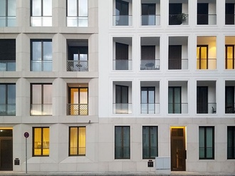 Wohnhaus modern Berlin Balkone Beleuchtung