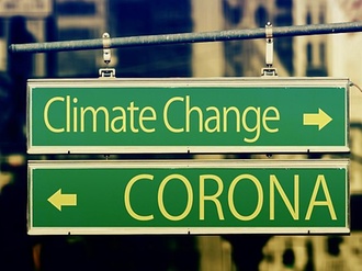 Schilder Corona links, Climate Change rechts