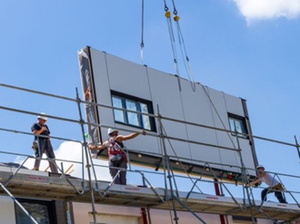 Serielles Sanieren Bauen Bauarbeiter Baustelle