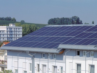 Solardach Solaranlage Neubau Wohnhäuser 