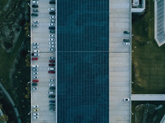 Solardach über Parkplatzfläche