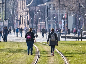 Stadt Leute Grünfläche