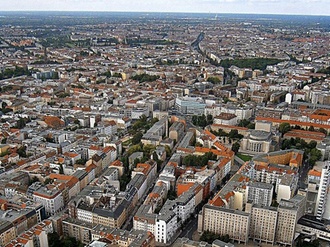 Stadtansicht Berlin mit vielen Wohnhäusern