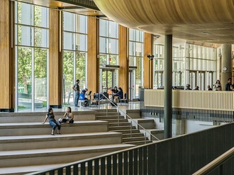 Universität Aula junge Leute Studenten