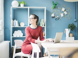 WG-Zimmer Studentin junge Frau