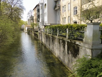 Wohnhäuser Altbau Bach München